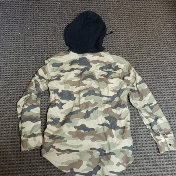 H&M Camo zip-up Shirt - Picture 3 of 3